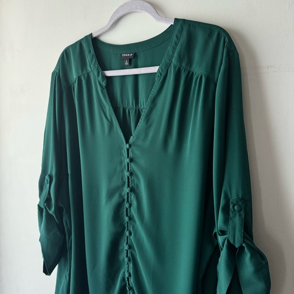 Torrid | Emerald Green Harper Georgette Button Front Popover Blouse | 4X - Picture 4 of 11